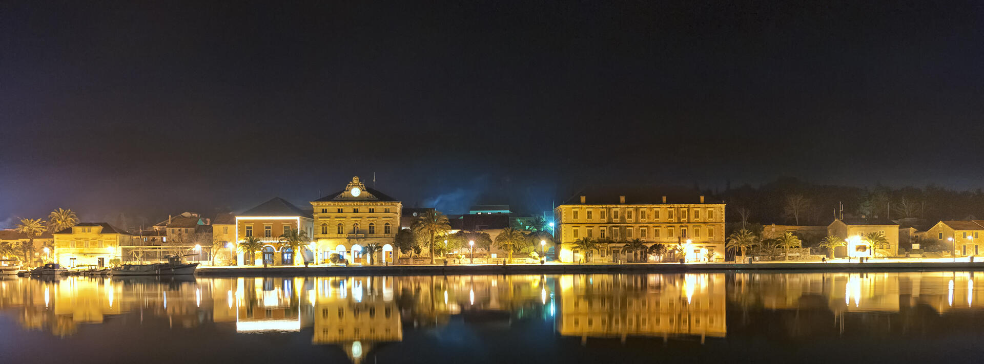 Stari Grad po noći    Autor: Vedran Rafael Janić